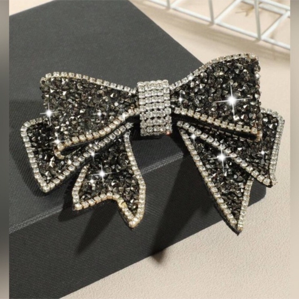 ✨NEW Regal Elegant Rhinestone Bow Tie - Picture 2 of 10